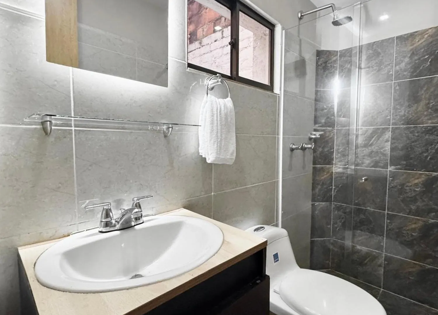 El Poblado 4 Bedrooms 2 Bathrooms With Terrace Medellin 0*,