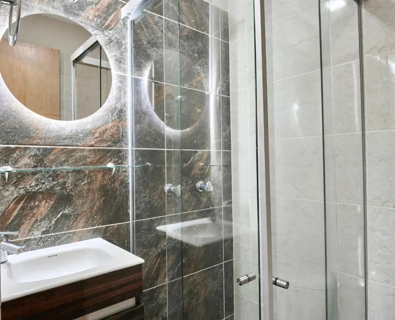 El Poblado 4 Bedrooms 2 Bathrooms With Terrace Medellin Colombia