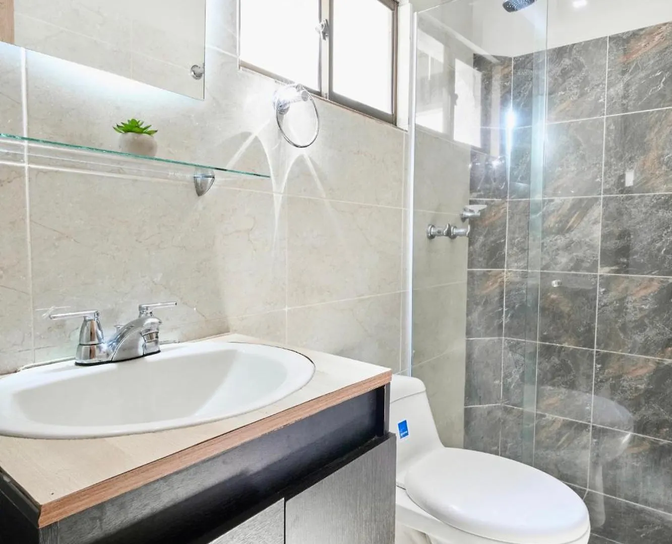 Apartment El Poblado 4 Bedrooms 2 Bathrooms With Terrace Medellin
