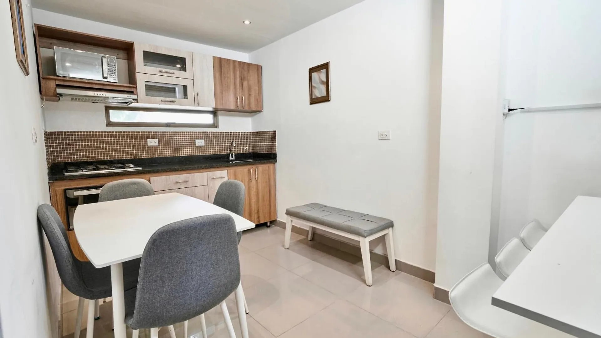 El Poblado 4 Bedrooms 2 Bathrooms With Terrace Medellin 0*,  Colombia