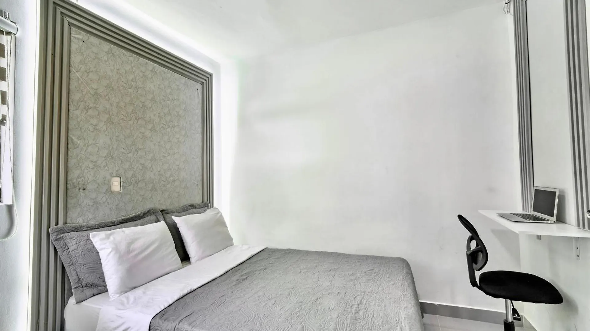 Apartment El Poblado 4 Bedrooms 2 Bathrooms With Terrace Medellin Colombia